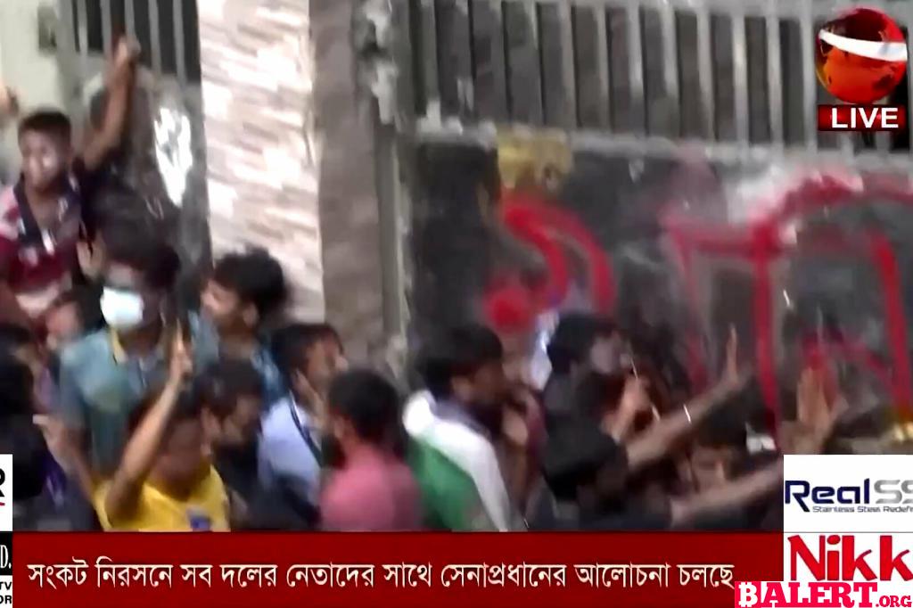 Chaos Erupts at Bangladesh Prime Minister's Residence Following Resignation