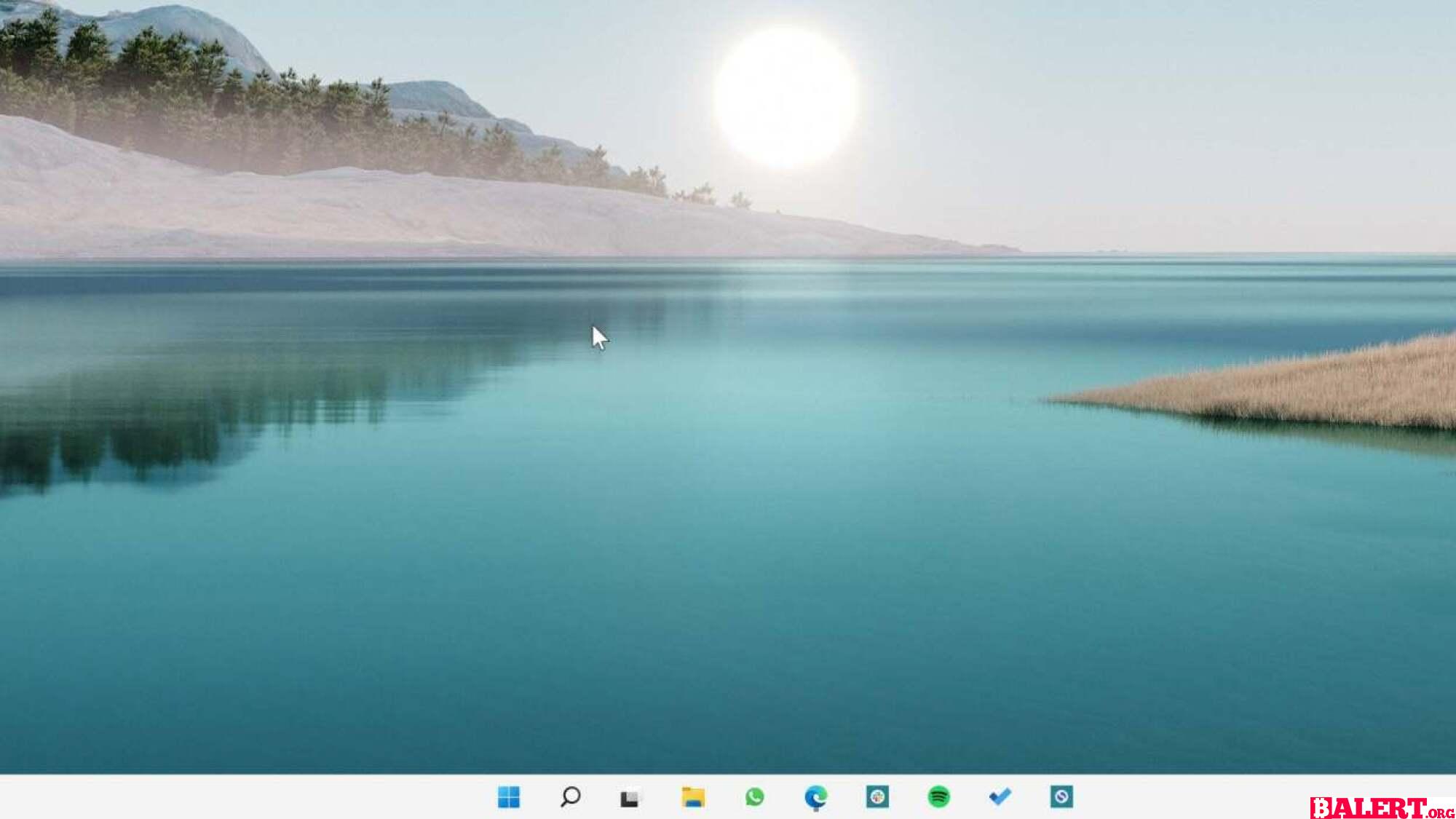 How to Customize Windows 11 Taskbar?